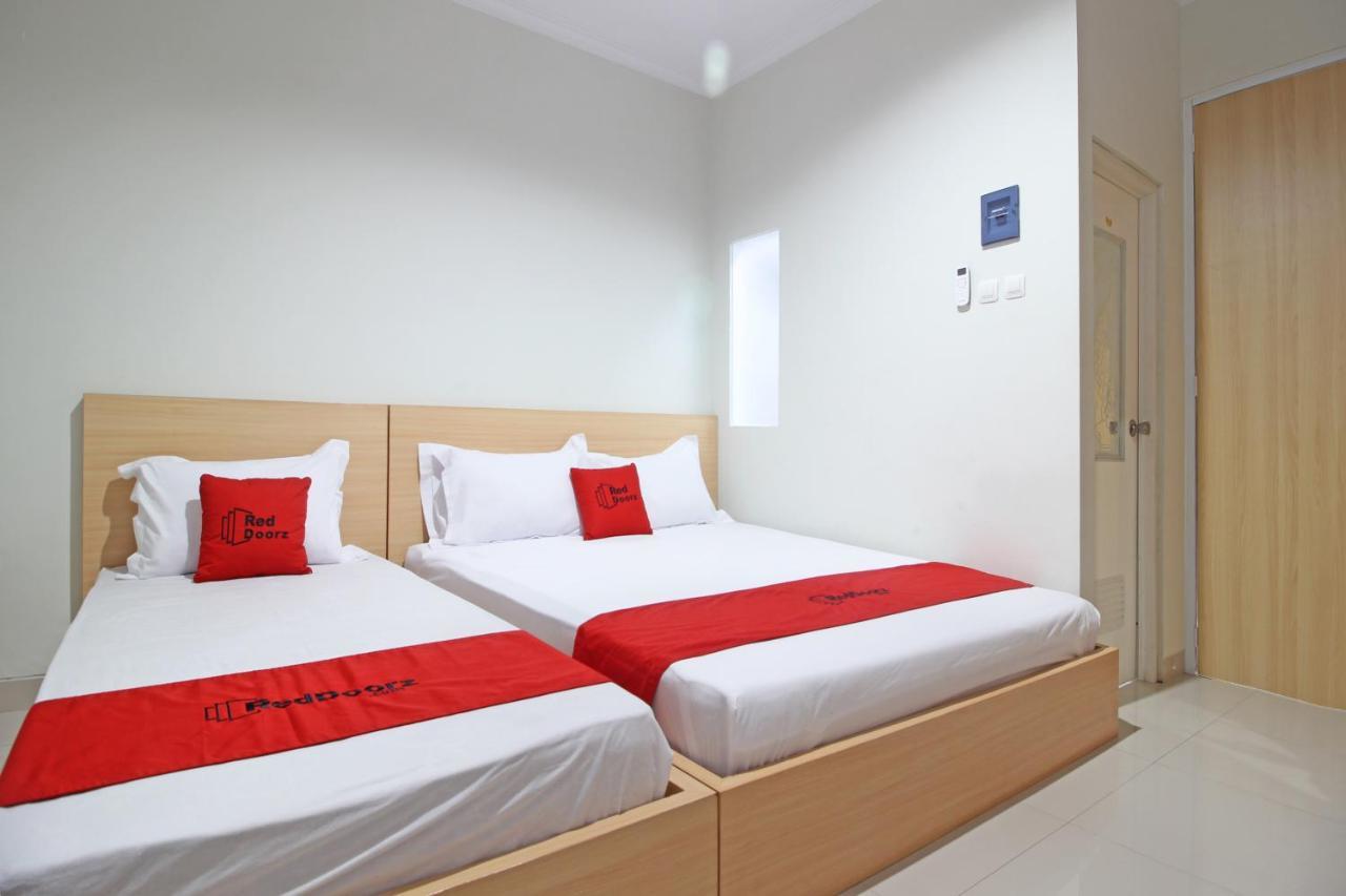RedDoorz near AMIKOM Yogyakarta Salakan Bagian luar foto